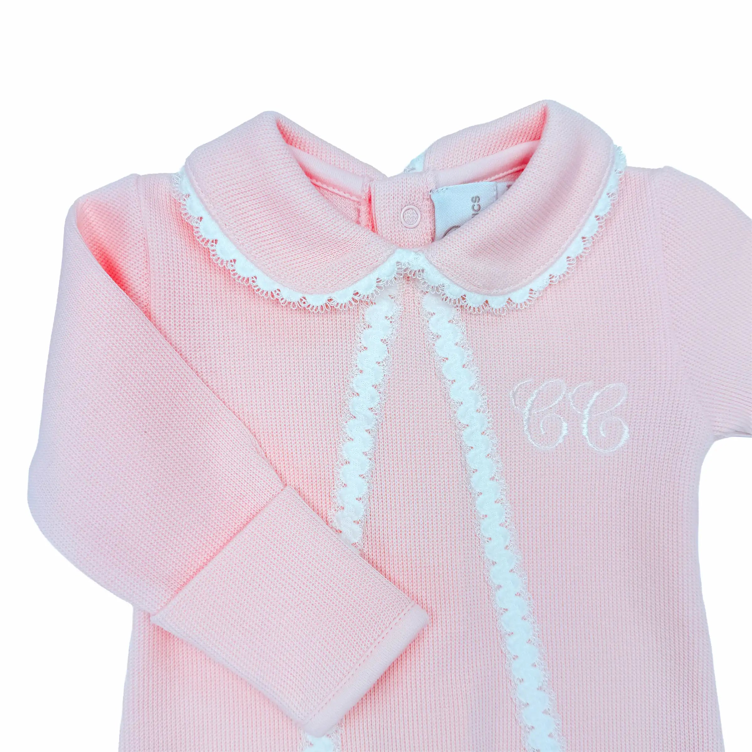Close-up of lace-trimmed collar on Cheris Tisse Rêve Rose Babygrow